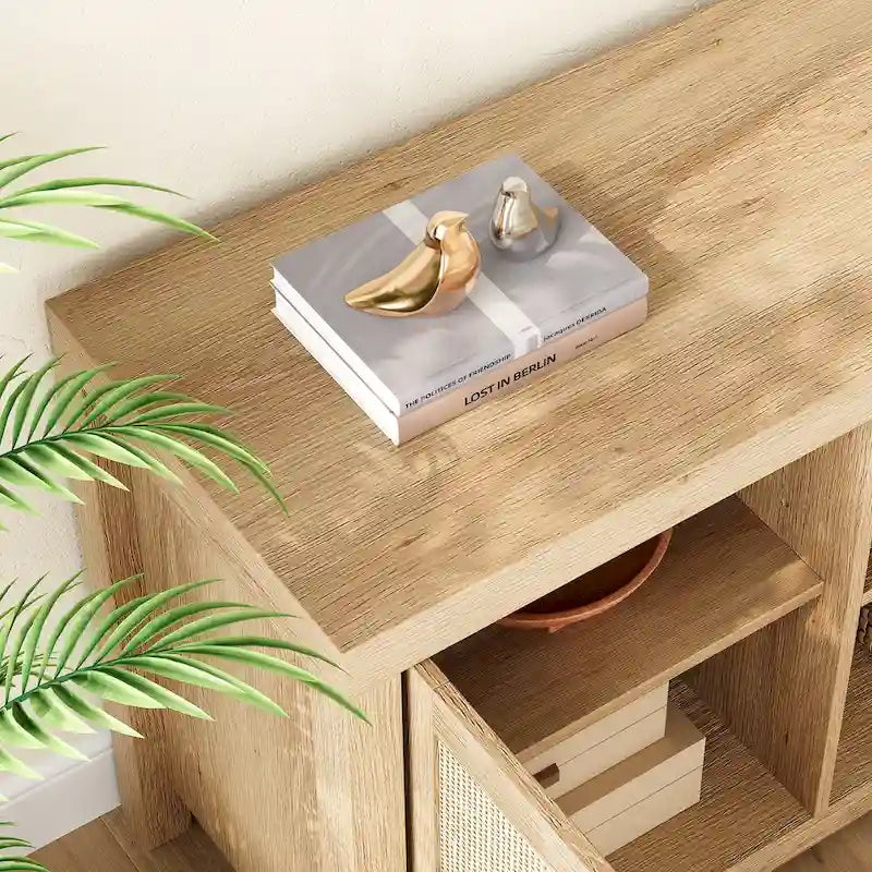 Meuble TV en rotin pour téléviseur de 65 pouces, meuble de divertissement bohème avec rangements et portes - 65 pouces