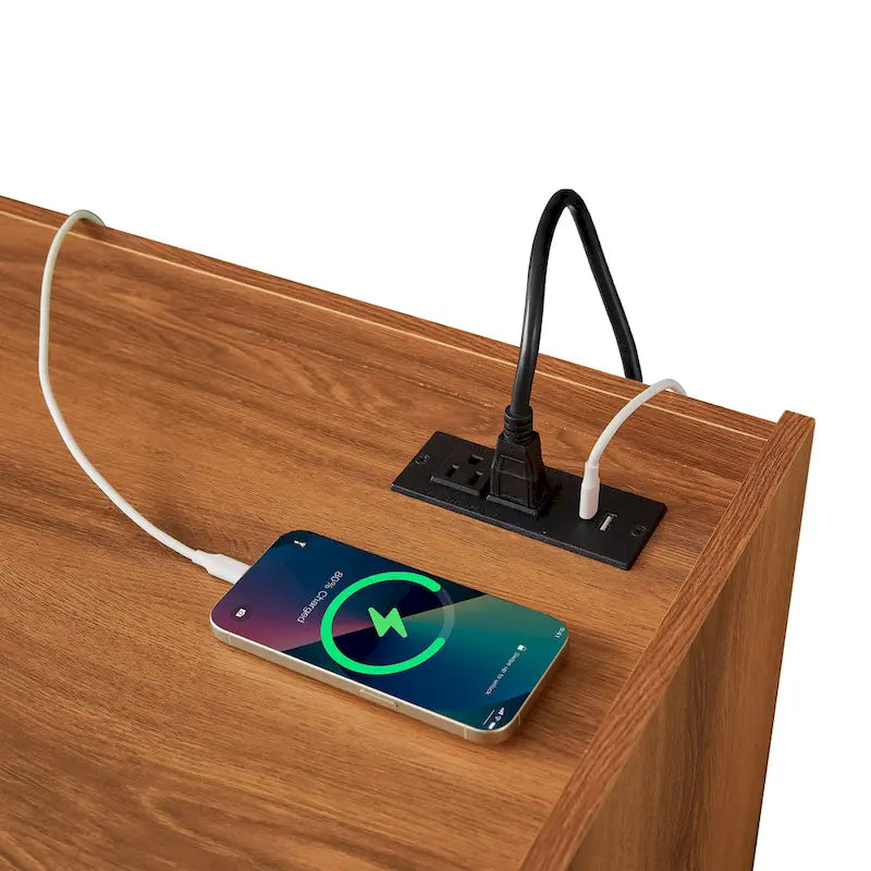 Meuble TV moderne avec tiroirs et ports de charge intégrés et éclairage LED d'ambiance