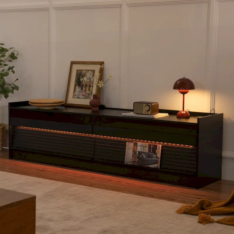 Meuble TV moderne avec tiroirs et ports de charge intégrés et éclairage LED d'ambiance