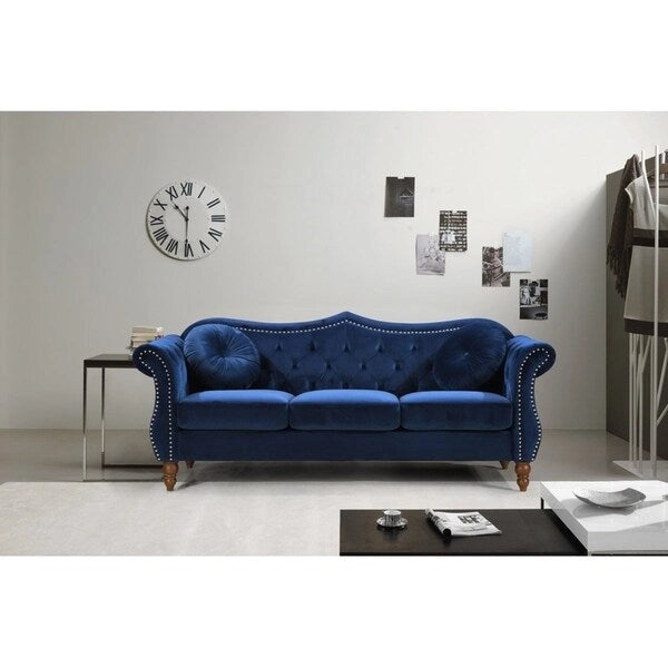 Canapé en velours avec clous décoratifs