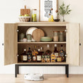 Meuble de rangement en rotin beige avec portes et étagères