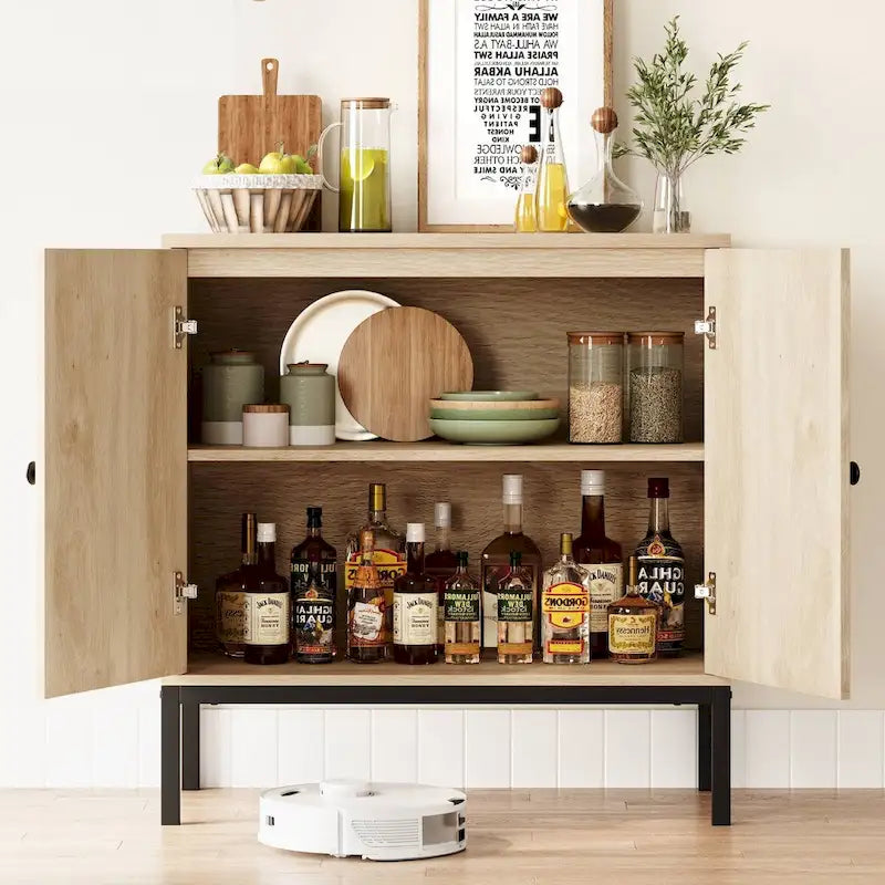 Meuble de rangement en rotin beige avec portes et étagères