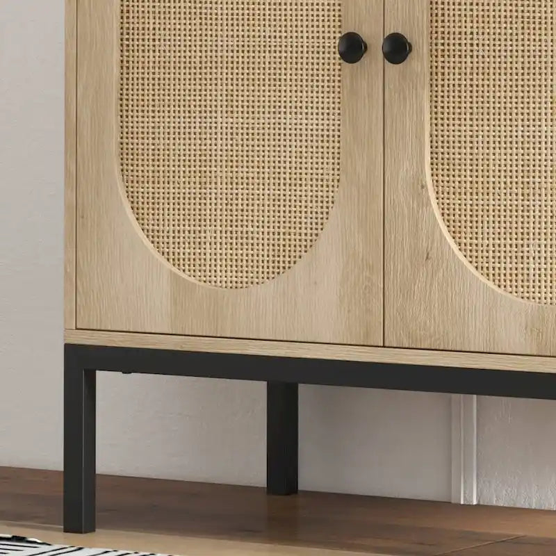 Meuble de rangement en rotin beige avec portes et étagères