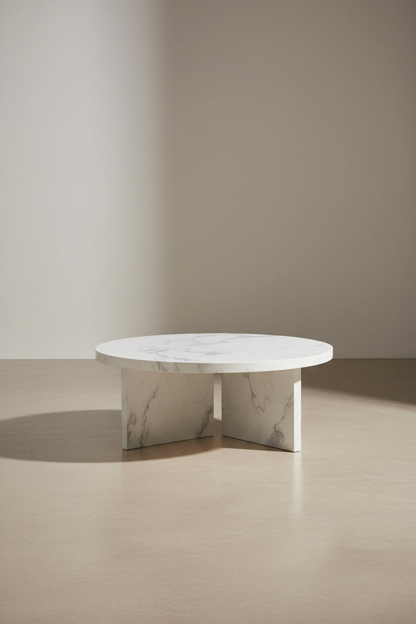 Une table basse à motifs circulaires en MDF blanc, adaptée aux petits espaces et aux salons.