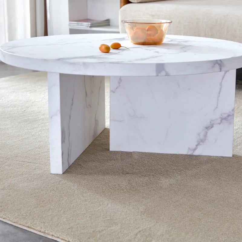Une table basse à motifs circulaires en MDF blanc, adaptée aux petits espaces et aux salons.