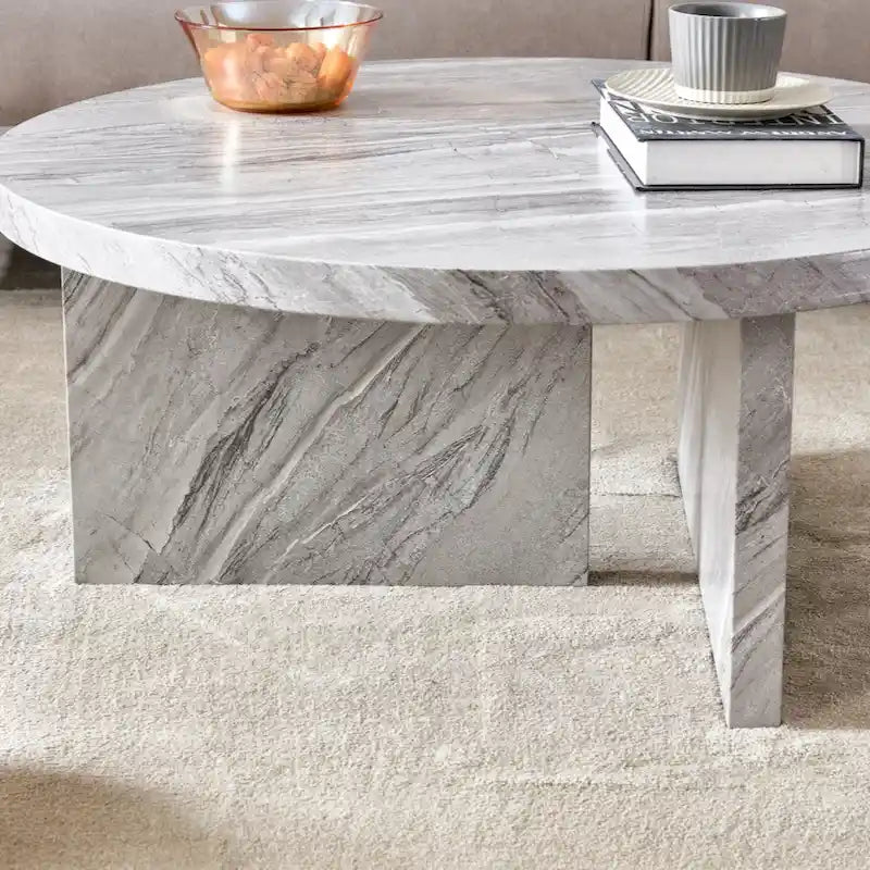 Une table basse à motifs circulaires en MDF blanc, adaptée aux petits espaces et aux salons.