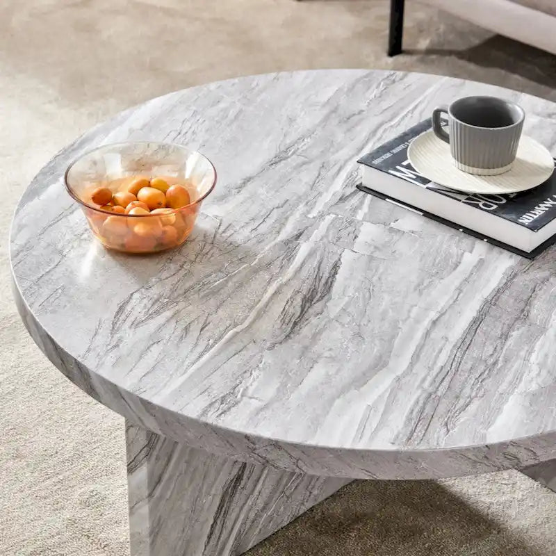 Une table basse à motifs circulaires en MDF blanc, adaptée aux petits espaces et aux salons.